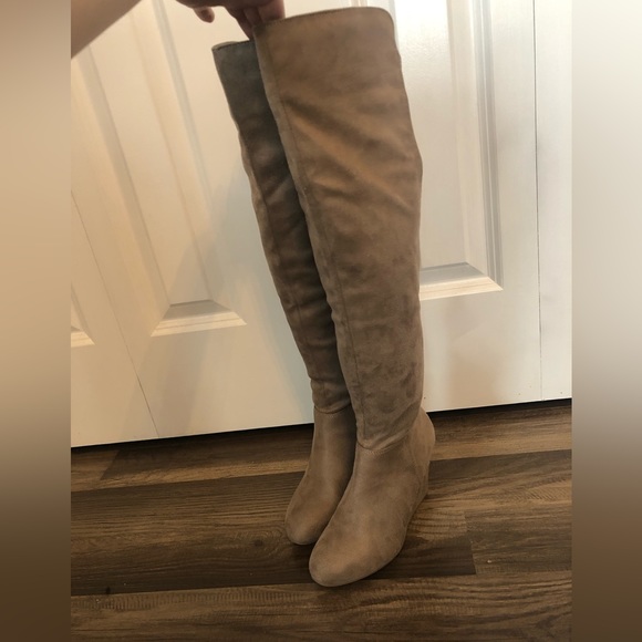 Francesca’s Knee High Heeled Boots - Picture 3 of 12